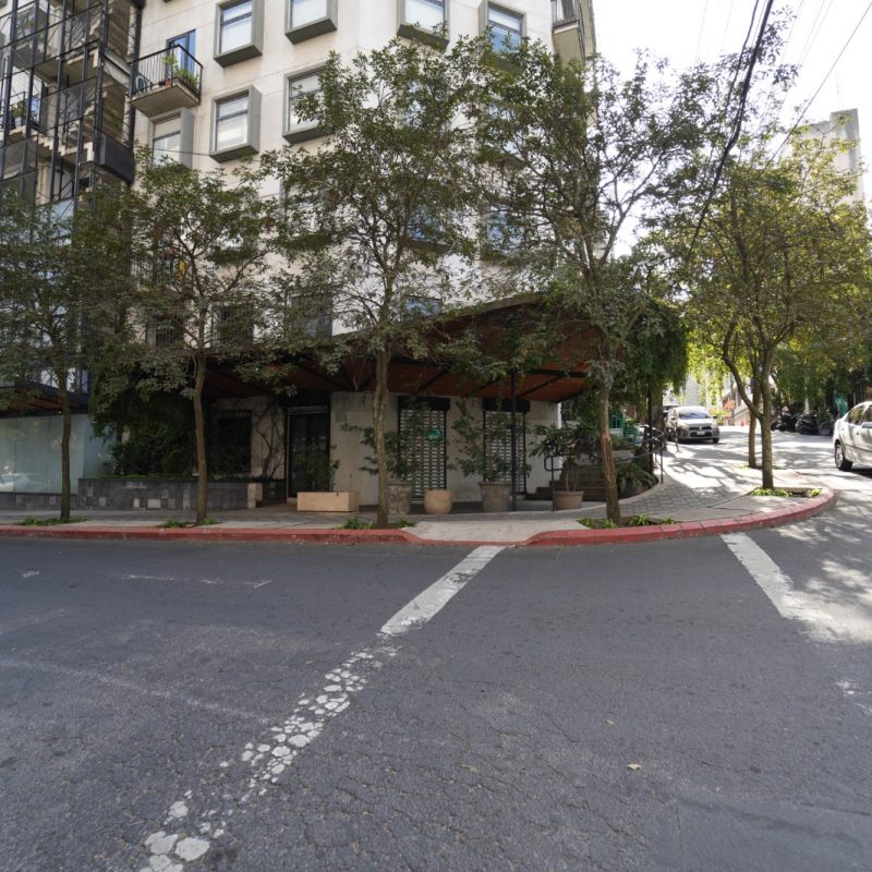 Local comercial 43.59 m2 - Rue 3 8